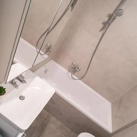 アパート Mila By Belmont Realty