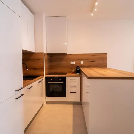 Mila By Belmont Realty アパート