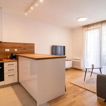 Mila By Belmont Realty ザダル