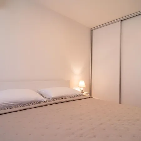 Mila By Belmont Realty アパート